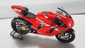 Casey Stoner. Ducati Desmosedici MotoGP 2008. Minichamps 1/12 - Imagen 1 de 10