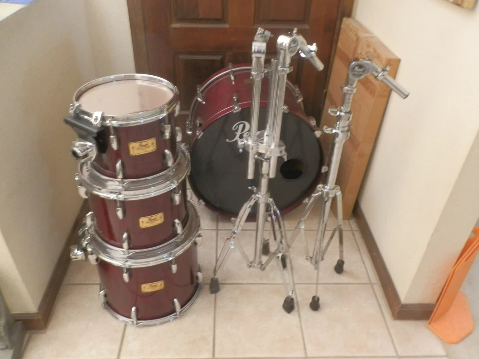 PEARL MASTERS STUDIO EXTRA, 4 PIEZAS, TAMBORES, VINO DE CEREZA, CONCHAS VÍRGENES, 22", 14", 12", 10" Foto 1 de 4