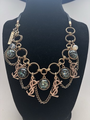 SAINT LAURENT (YSL) Collana con ciondolo multi logo stratificato YSL anni 80 oro pelle nera pendente colorato