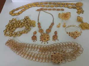 INDIAN WEDDING COSTUME JEWELERY GOLD & COLORED STONES 10 PIECES VGC COLLECTABLE - Picture 1 of 10
