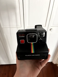 Vintage Poleroid camera no flash black very old used a lot - Picture 1 of 1