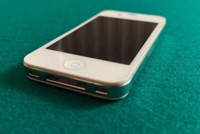 Apple iPhone 4S - Usato, vetro rotto posteriore ma funzionante - Immagine 1 di 4