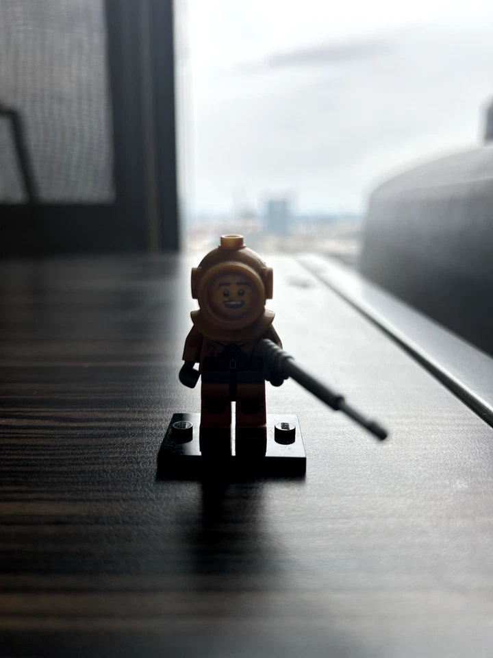 LEGO Minifigure - Diver - Series 8 - Image 1 of 1