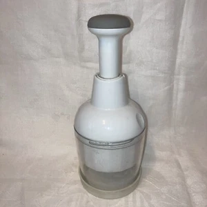 Pampered Chef Manual Food Chopper 2585 Stainless Steel Blades Nice Discontinued - Picture 1 of 5