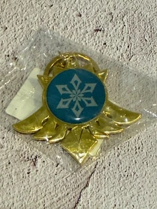 Genshin Impact Cryo Vision Keychain Pendant Charm Golden Blue New - Picture 1 of 4