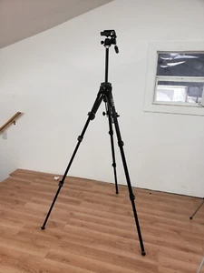 Slik U212 Universal Deluxe Tripod with 3-Way Pan Head - Picture 1 of 5