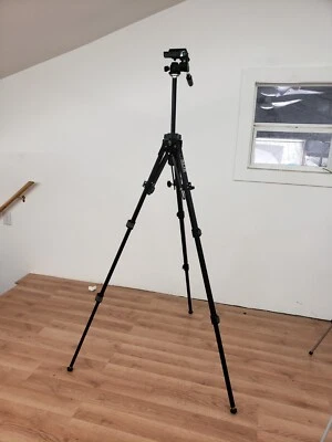 Slik U212 Universal Deluxe Tripod with 3-Way Pan Head - Image 1 of 4