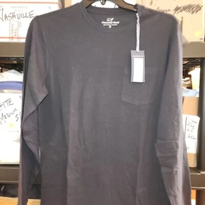 NUOVA T-shirt uomo Vineyard Vines manica lunga con tasca, taglia M Medium nera - Foto 1 di 5