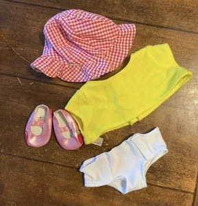 American Girl Doll Bitty Baby Girl vestiti assortiti cappello camicia pannolino scarpe - Foto 1 di 5