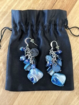 Brincos de gota pendente aglomerado de pepitas de vidro azul ganchos esterlinos com bolsa - Imagem 1 de 4