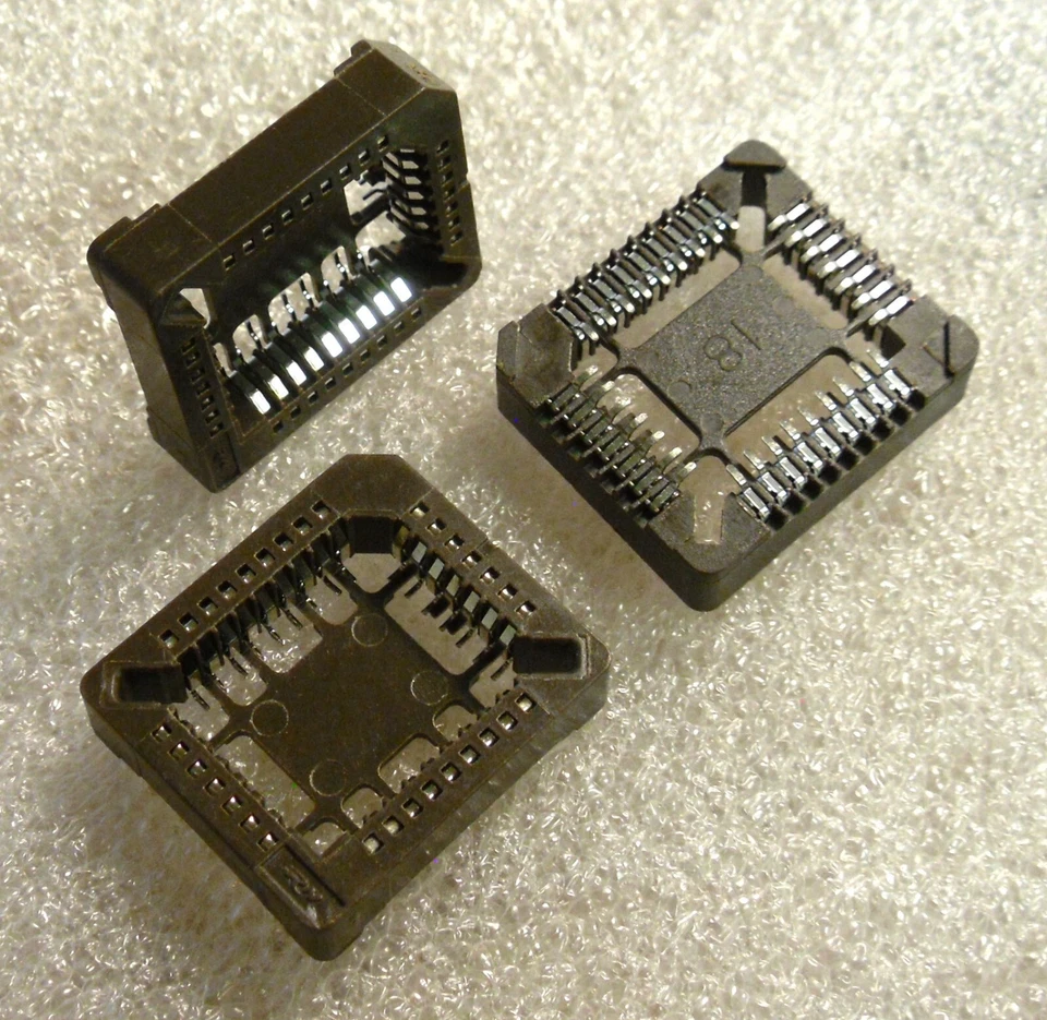 Enchufe PLCC de 32 pines - Robinson Nugent - Montaje en superficie - NUEVO - DOS piezas Foto 1 de 1