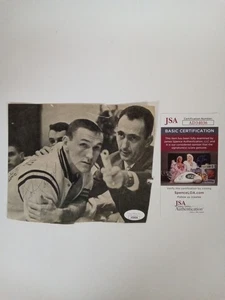 Bob Cousy Boston Celtics Salón de la fama Firmado 7x6 B&W Periódico Foto Corte JSA -# - Imagen 1 de 5