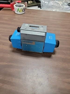 VÁLVULA DE CONTROL DIRECCIONAL HIDRÁULICA VICKERS DG4V4-01131C-M-PA5WL-B-5-10 Foto 1 de 4