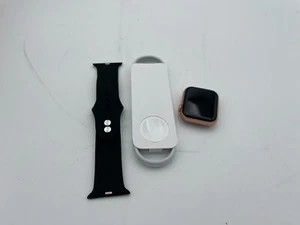 Apple Watch Series 5 Gold Aluminum 40mm A2092 (GPS Only) - Good Condition - Photo 1 sur 4