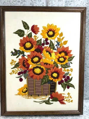 Arte enmarcado vintage crewel cosido a mano, girasoles Foto 1 de 4