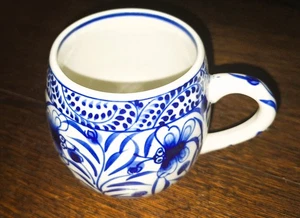 Barrel Shape Ceramic Mug Blue White Bees  16 Oz. - Picture 1 of 6