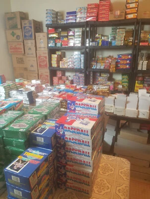 Lote de 56 tarjetas de béisbol antiguas sin buscar (31 a 37 años) en paquetes de cera sellados Foto 1 de 4