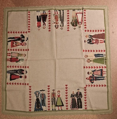 Tischdecke bestickt, Handarbeit , ca. 95 X 95 cm - Bild 1 von 3