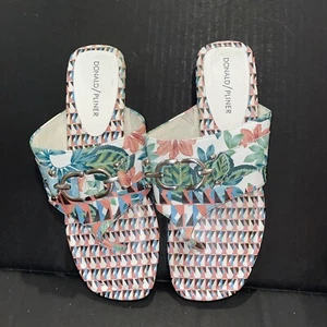 Donald Pliner Kent T-Strap Jungle Print Sandals Sz 8 silver buckle white green - Picture 1 of 6