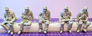 Deutsche aufgesessene Landser/Soldaten 5er-Set Winterkleidung Tankrider 1:16 - Bild 1 von 14