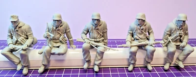 Deutsche aufgesessene Landser/Soldaten 5er-Set Winterkleidung Tankrider 1:16 - Bild 1 von 4