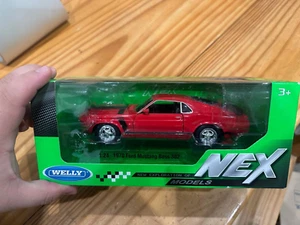 Ford Mustang Boss 302 1970 1/24 Diecast Model by Welly - RED 29370 - Picture 1 of 3