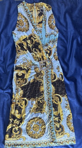 Abito FENDI+VERACE FENDACE Edizione Limitata Monogramma Senza Maniche Scollo V Taglia 44