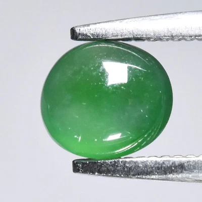 💎 0,56 quilates 5,3 x 4,7 mm cabujón ovalado jadeíta verde natural - sin tratar, gema de Birmania Foto 1 de 4