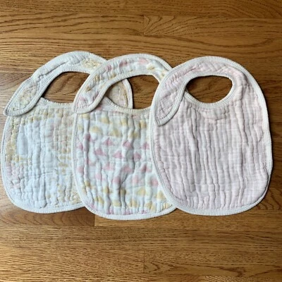 Baberos Aden + Anais (3) muselina rosa claro y amarilla Foto 1 de 4