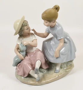 Very Cute Lladro Nao Figure ~ It's My Doll ~ Siblings Arguing over a doll ~ 0280 - Picture 1 of 4