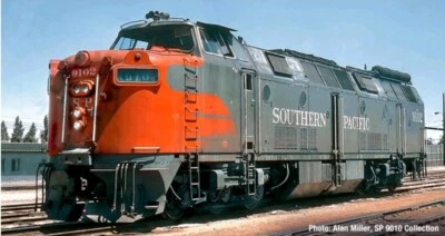 Piko Southern Pacific KM ML4000 Diesel Locomotive 97811 HO Scale DCC Sound - Image 1 of 3