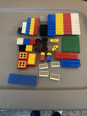 VINTAGE LEGO Basic: Basic Set (333) Nearly Complete - Image 1 of 4