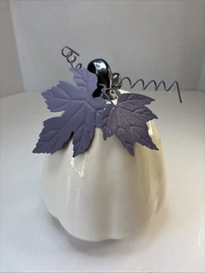 Calabaza de cerámica crema con detalles metálicos decoración otoño acción de gracias 8" - Imagen 1 de 4