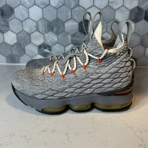 Nike Lebron XV 15 (GS) Gris Seguridad Naranja 922811-080 Talla 5Y Usado en Excelente Condición Limpio - Imagen 1 de 18