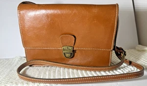 Borsa a tracolla vintage Patricia Nash pelle cognac strutturata patta ottone ferramenta - Foto 1 di 18