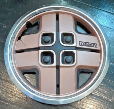 7157670010 Vintage 1980 Toyota Corolla hubcap Wheel Cover Gold 13" 61014 - Imagem 1 de 4