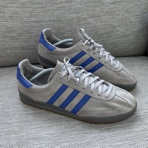 Adidas Jeans Entrenadores Reino Unido 9.5 Para hombres Gris Claro Gamuza Azul Dorado Originales - Imagen 1 de 13