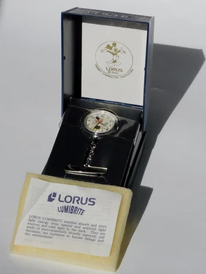 Nuevo en caja Reloj Lorus Mickey Mouse Vintage Palo Pin RPH825 Mickey Watch Años 80-1990 Foto 1 de 4