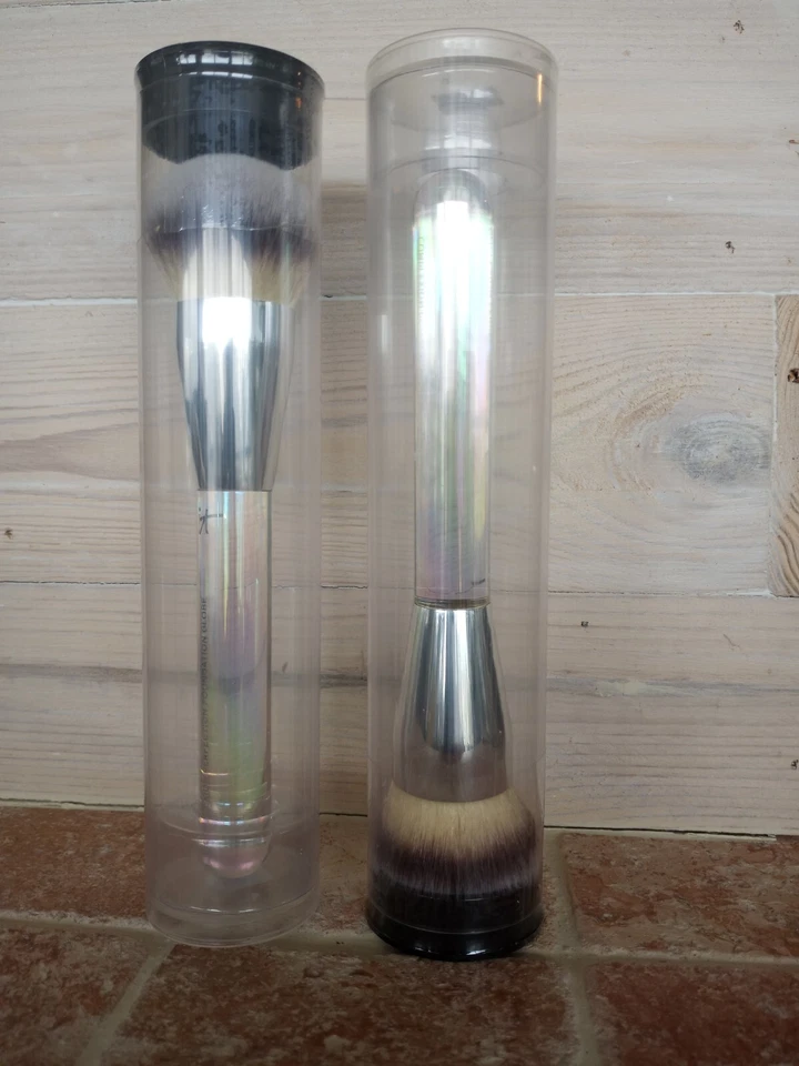 NEU 2er Set!! - beinhaltet - 2 - IT Cosmetics Teint Perfection Globe Brush - Bild 1 von 1