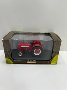 UNIVERSAL HOBBIES 1/43 CLASSIC 1968 IH 624 DIECAST TRACTOR COLLECTABLE - Picture 1 of 15