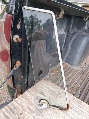 International Harvester Scout 80 Scout 800? Ventana de ala de ventilación lateral izquierda del conductor Foto 1 de 4