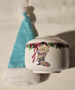 Sombrero de Elfo Turquesa Miniatura y Portavelas o Popurrí de Cerámica con Medias - Imagen 1 de 6