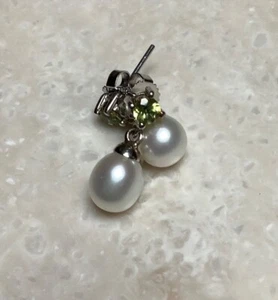 Honora 925 Silver Pearl & Peridot Earrings NWOT - Picture 1 of 8