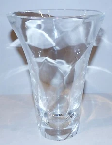 EXQUISITE SIGNED STEUBEN CRYSTAL ART GLASS TWIST DESIGN 8 1/4" VASE - Picture 1 of 5