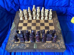 Vtg Chess Set Chinese Carved Wood Board Detailed Pieces W/ Drawers Taiwan ROC - Picture 1 of 24