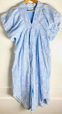 Vestido AnnieWear LA azul/branco flores manga folhada gola V tamanho M - Imagem 1 de 4