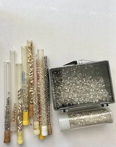 Lotto misto perle oro e argento trasparenti vintage 4 once misura da 1 a 3 mm - Foto 1 di 7