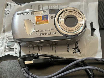 Sony Cyber-shot DSC-P93A 5.1MP Digital Camera - Silver - Image 1 of 4