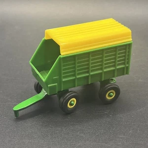 Ertl 1:64 John Deere Forage Wagon Plastic Diecast Green Yellow Trailer - Picture 1 of 9
