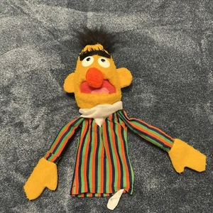 Marioneta de mano Bert de peluche de Plaza Sésamo 1980 vintage Gabriel Industries - Imagen 1 de 8